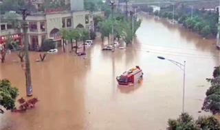 重庆多地降下特大暴雨